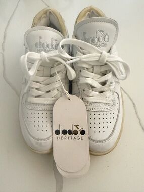 Diadora Mi Basket Low Used Lace Up Women’s Size 7 White & Silver Sneakers
